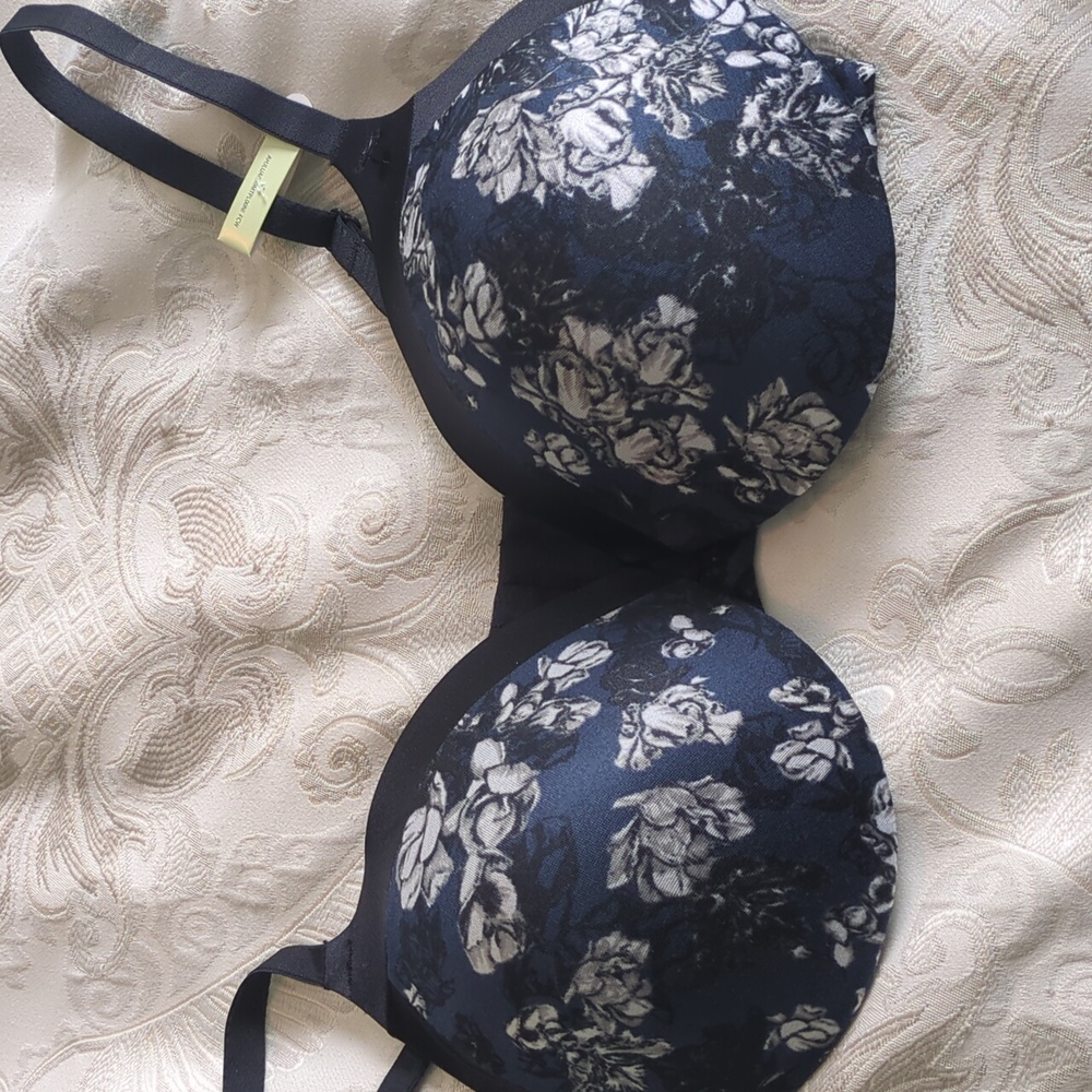 Maidenform Tshirt Bras - 38B- BLACK & NAVY FLORAL, NWT